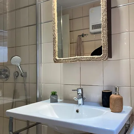 Daphne Corfu גליפאדה