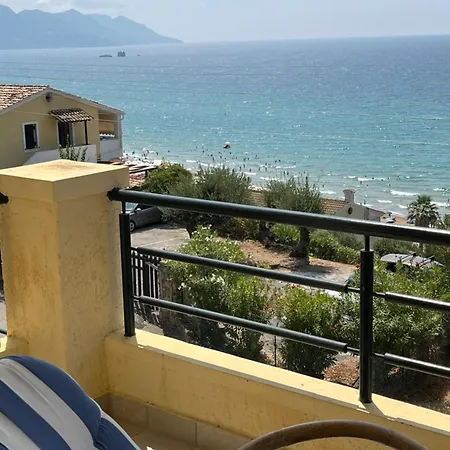 Daphne Corfu גליפאדה