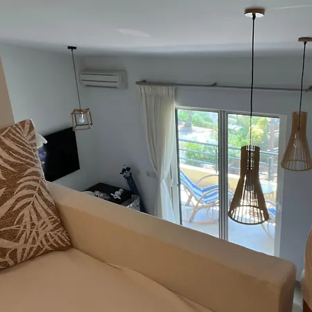 Daphne Corfu * גליפאדה